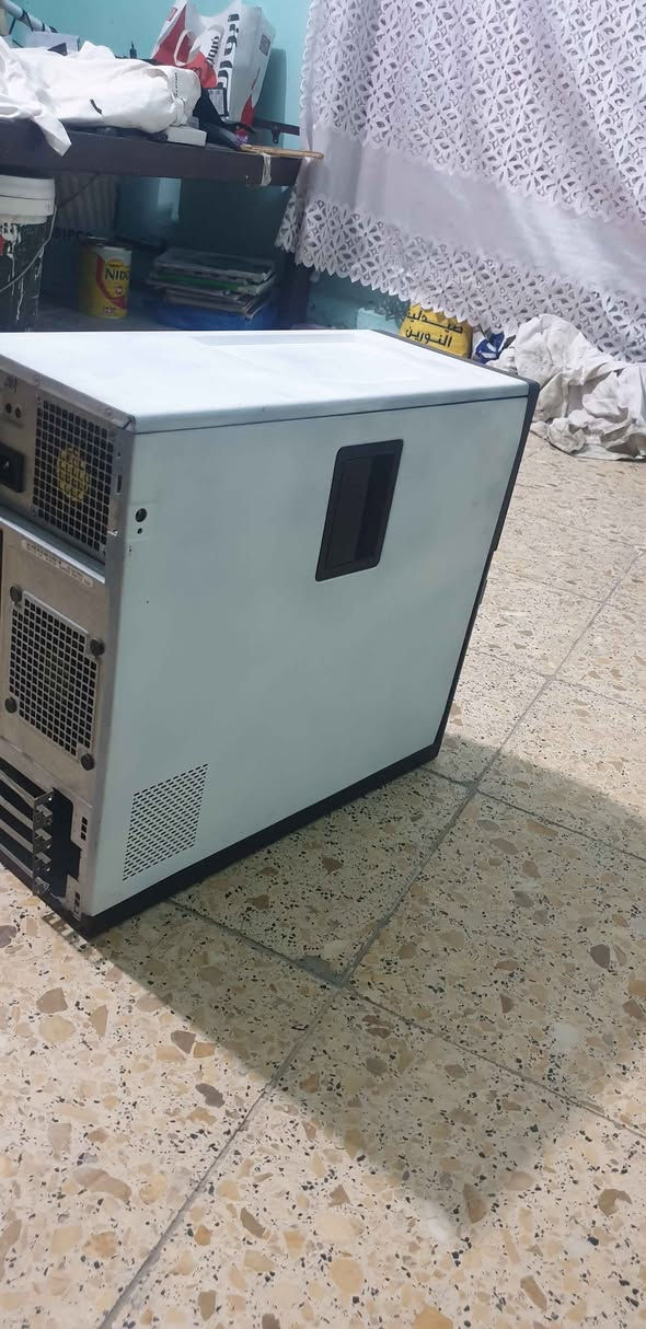 للبيع: حاسبة مكتبية سريعة ومطورة (شرط الشغل)

​للبيع جهاز Dell OptiPlex 390 مطور بمواصفات قوية جداً للمهام اليومية والدراسية، الجهاز بحالة ممتازة وشغال 100% ومفحوص.
​المواصفات:

​المعالج: Intel Core i7.

​الرام: 16GB (لون أسود، مظهر أنيق).

​الباورسبلاي: الأصلي الخاص بالجهاز.

​مميزات إضافية:

​الأداء: الجهاز قادر على تشغيل ألعاب القصة (الألعاب المتوسطة والقديمة) بأداء مقبول ومستقر، فهو ليس جهاز "ألعاب ثقيلة" لكنه يقدم تجربة جيدة في الألعاب المتوسطة.

​ملاحظات مهمة:

​الجهاز يُباع بدون هارد (HDD/SSD)، المشتري يحتاج يضيف هارد وينصب ويندوز.

​الجهاز شغال بالكامل "شرط الفحص".

​السعر: 120 ألف دينار عراقي (نهائي).

​للتواصل:

​[0781118557].

​مكان المعاينة: [ذي قار]. ناصرية, ذي قار


**إذا كنت صاحب هذا الإعلان وتريد حذفه لأي سبب، رجاءا أرسل رسالة إلى الدعم الفني**