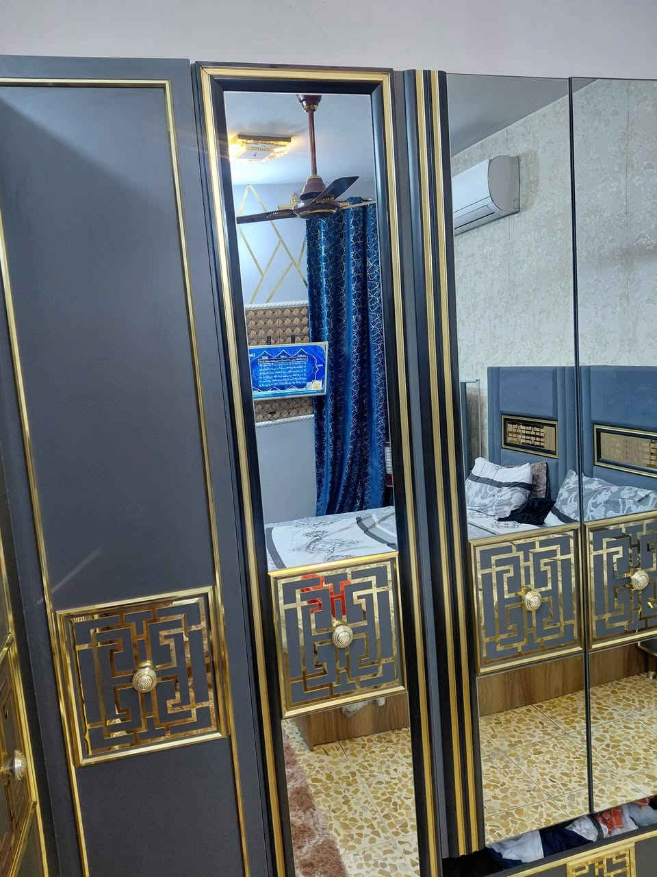 السلام عليكم غرفة نوم نظيفه كلش المنشا تركيا تكمه بلوك ثقيل مشتريها بمليونين السعر
مليون و١٥٠ بيها مجال بسيط المكان بغداد مدينة الصدر الحبيبيه متواجد فيس واتساب رقم الهاتف ***********
