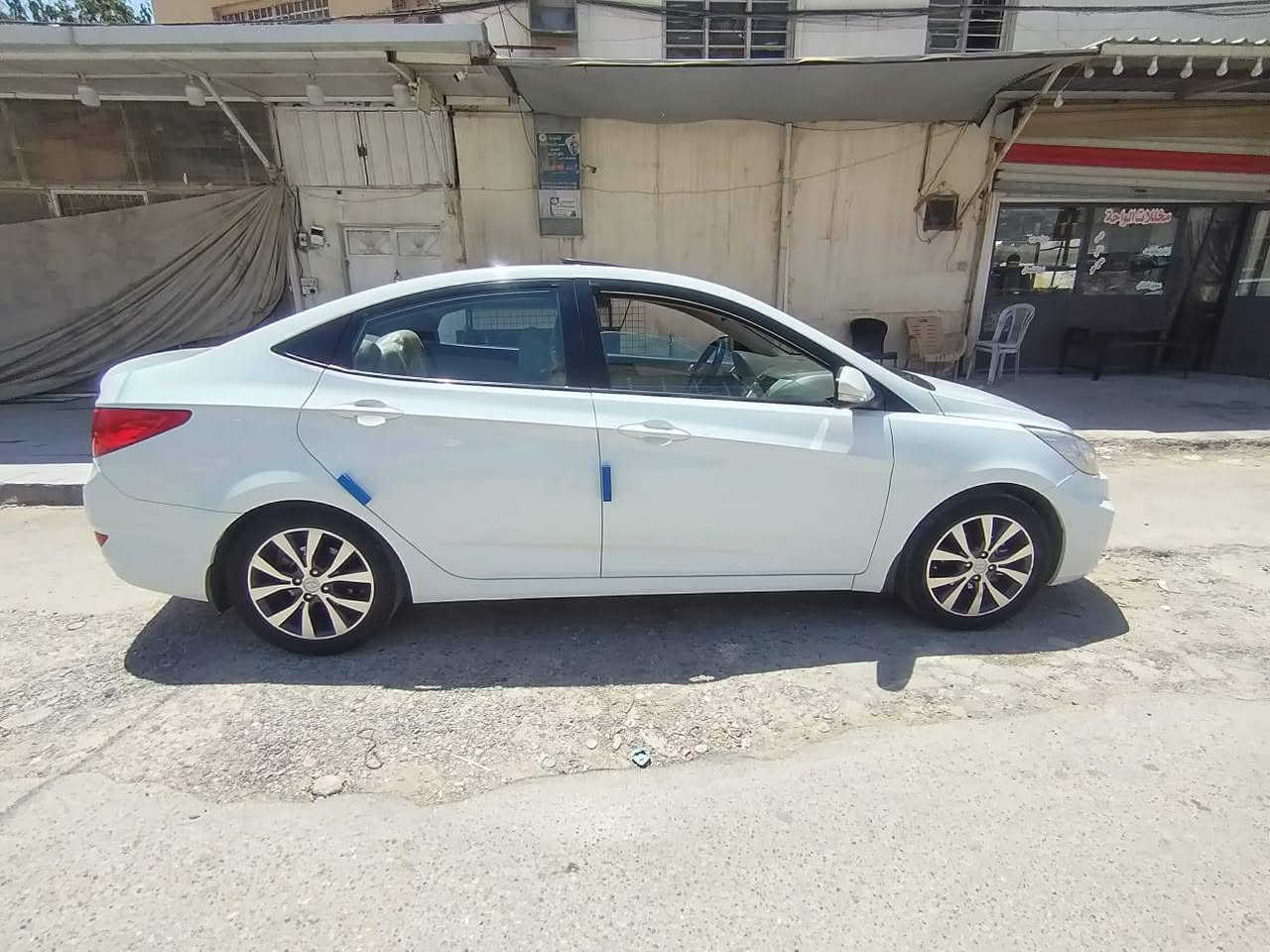 السلام عليكم 
اكسنت موديل ٢٠١٤ خليجي فول 
السياره رقم بغداد الدولي  تحويل مباشر 
السياره مكفول من الضبغ بيه رصعتين اصغار ممدكوكات بارد 
مكينه وكير مكفولات  
السياره فتحه وتحكمات جهتين وشاشه ابلاديه 
الاستفسار التصال غير متواجد على النت 
                                0781 209 3592 
مكان السياره الاعظميه سبع ابكار سوك السمجه بغداد, العراق
