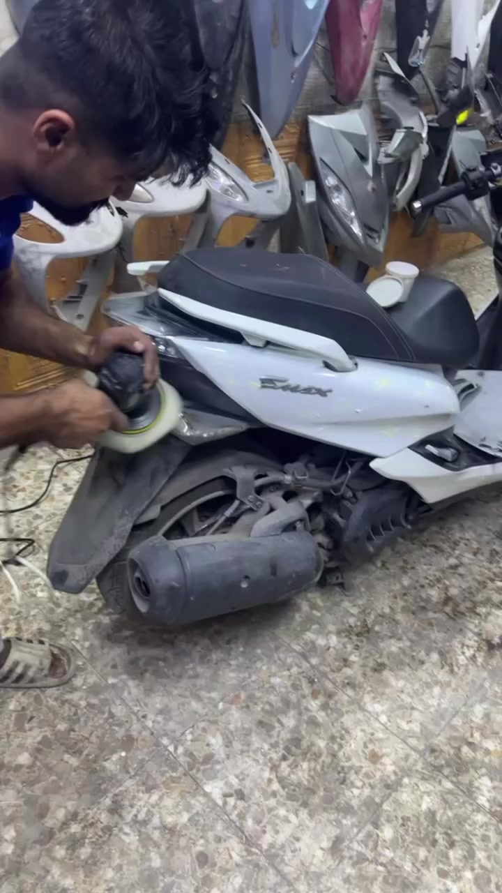 سلام عليكم شباب دراجة smax للبيع مكفوله كفاله عامه دراجة صارلها 4 اشهر من نازله منل رمبه 2400  مكاني مدينة الصدر رقم *********** قيم بما يرضي الله
