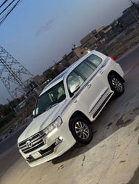 لاندكروز • محدث ٢٠١٨ • مشي ٢٠٠الف