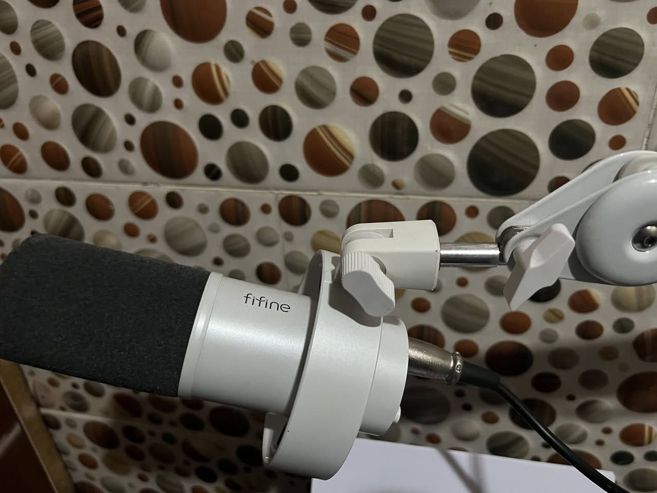 مايك fifine معروف مستعمل للبيع 
قاعدة تايب سي مكسورة فا يجي وياه ستاند و مكسر حتى يشتغل ابيعهن كلهن بسعر مناسب  تواصل على رقمي 
***********
