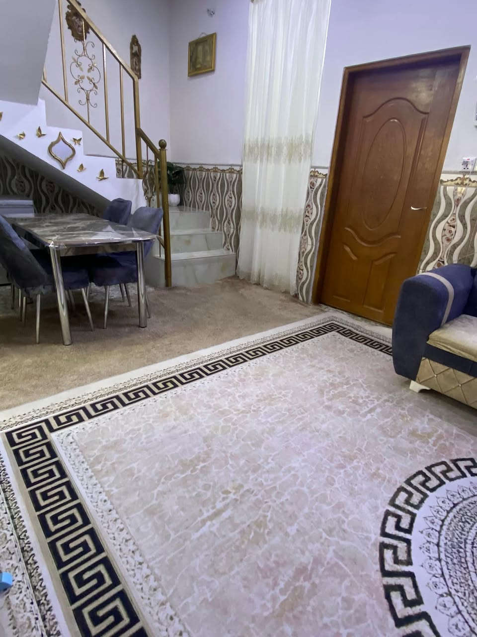 دار للبيع ١٠٠ متر طابقين سند ٢٥شارع ابو طالب يبعد عن الامام كيلو ونص بالسياره خمس دقايق رقم صاحب الدار ***********
