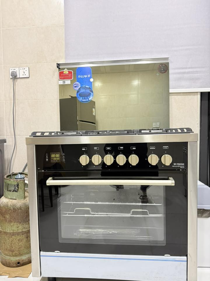 اغراض مستخدمه 15 يوم فقط درجه اولى
سبب البيع السفر ومستعجل على البيع 

ثلاجه LG ضمان 10 سنوات
25 قدم 

غسالة سامسونك 8 كيلو ضمان 20 سنه 

تخم قنفات طبي 5 مقاعد

طباخ إيطالي 5 عيون 

كاونتر حجر طبيعي قياس 2 متر 

للأستفسار فقط وتساب متوفر 
***********
