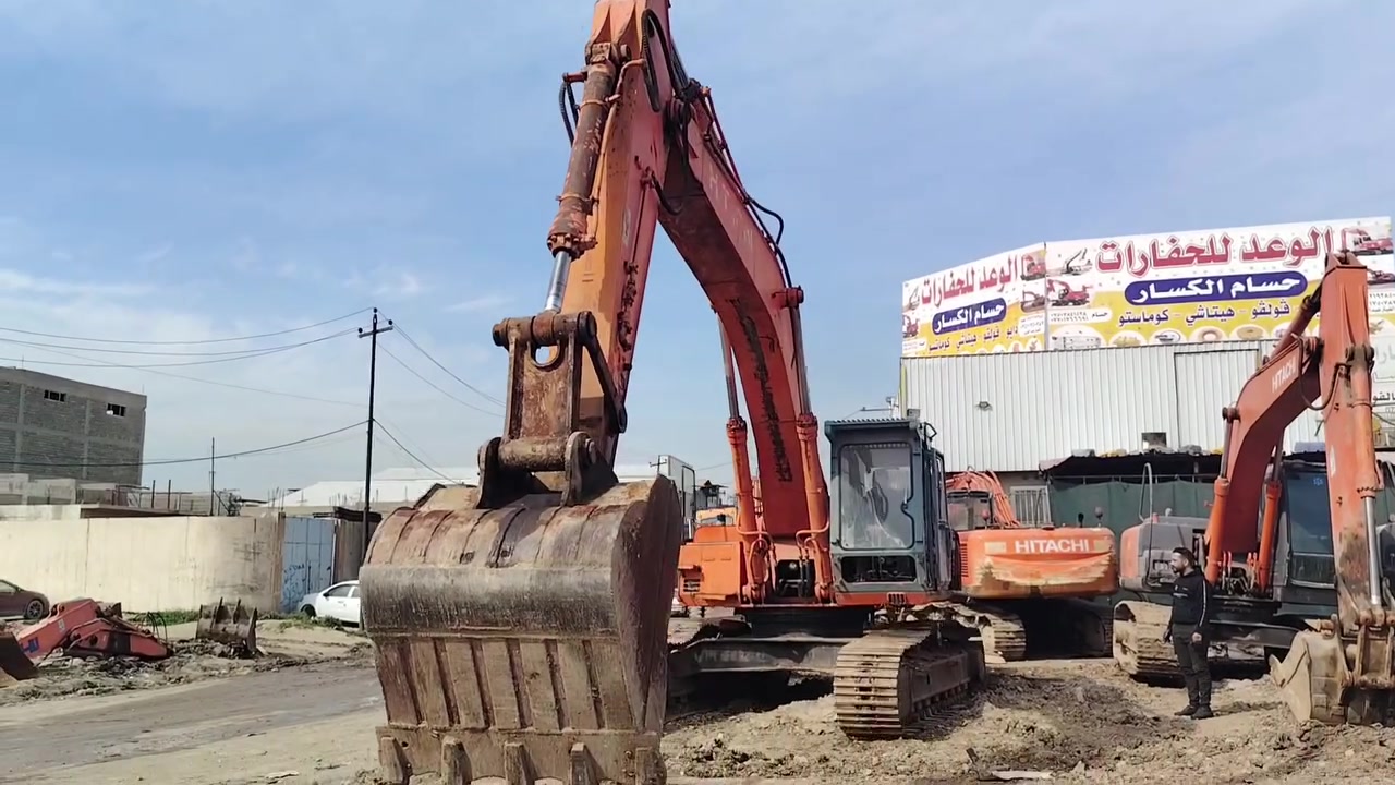 حفار فيات هيتاشي البيع جاهزة بل شغل رقم صاحب حفار ***********

