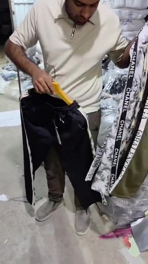 لحك الأسعار ب25 الدرزن وب27 الدرزن 
قياس نظامي الوان كاملة 
يوفر توصيل جميع أنحاء البلاد


**إذا كنت صاحب هذا الإعلان وتريد حذفه لأي سبب، رجاءا أرسل رسالة إلى الدعم الفني**