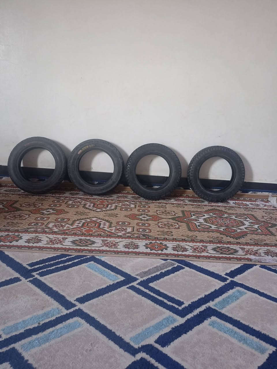 السلام عليكم..
اربع تايرات للبيع حجم 300/10 صنع تايوان
چوبلس بدون چوب يتركب على الرنگ بدون چوب.
للاتصال على الرقم  ***********. واتساب
