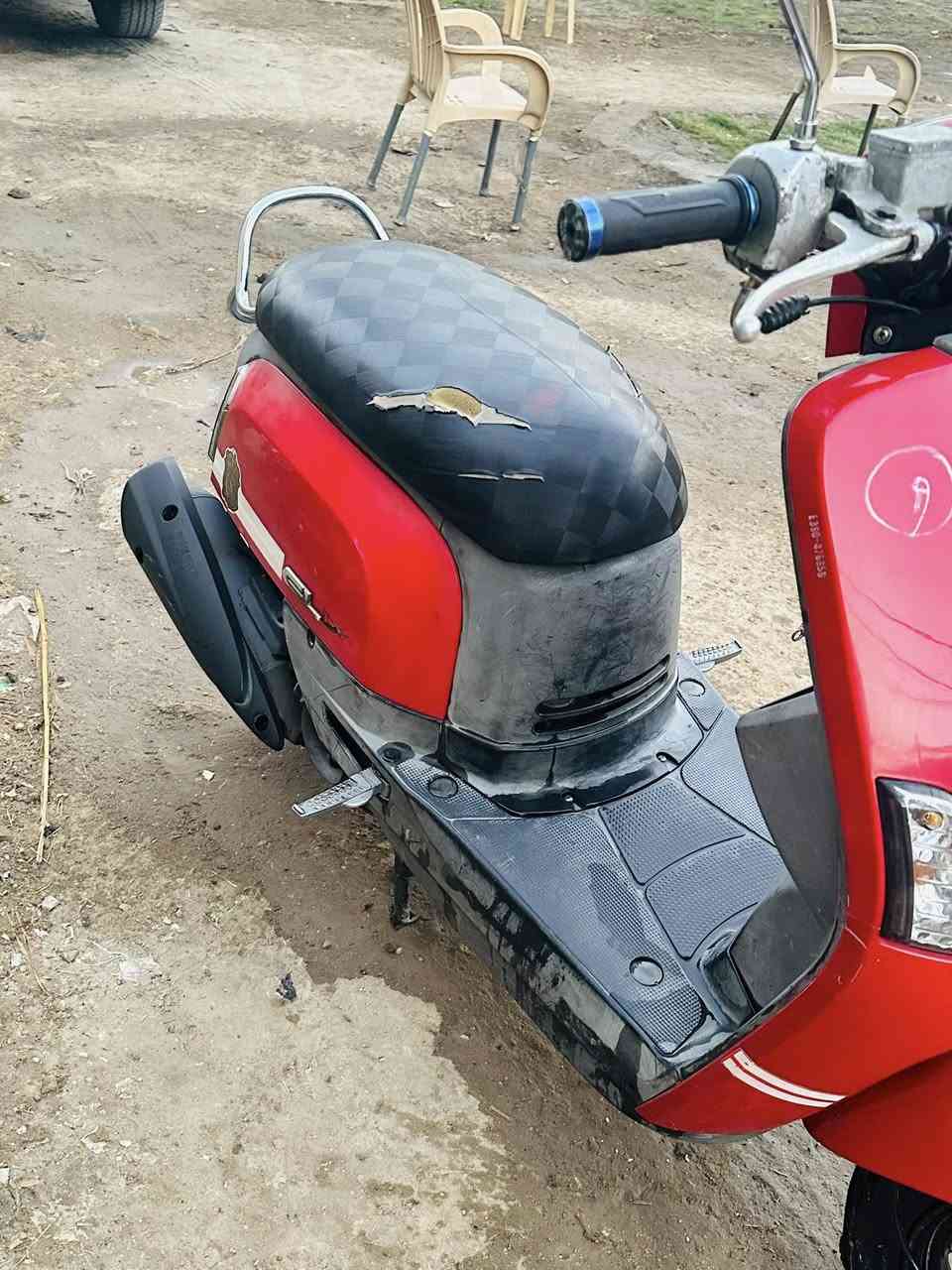 السلام عليكم شباب دراجه ماكس بوليس البيع صاله 3شهر من طالعه من الحاويه  الدراجه مامفتوحه بلاديه من كلشي كفراته ختم واحد ويه المكينه كلشي شغال شلعه معدل خير من الله العنوان كربلاء أطواريج شارع أربعين السعر 950 أو بيه مجال 
لاستفسار *********** واتساب موجود
