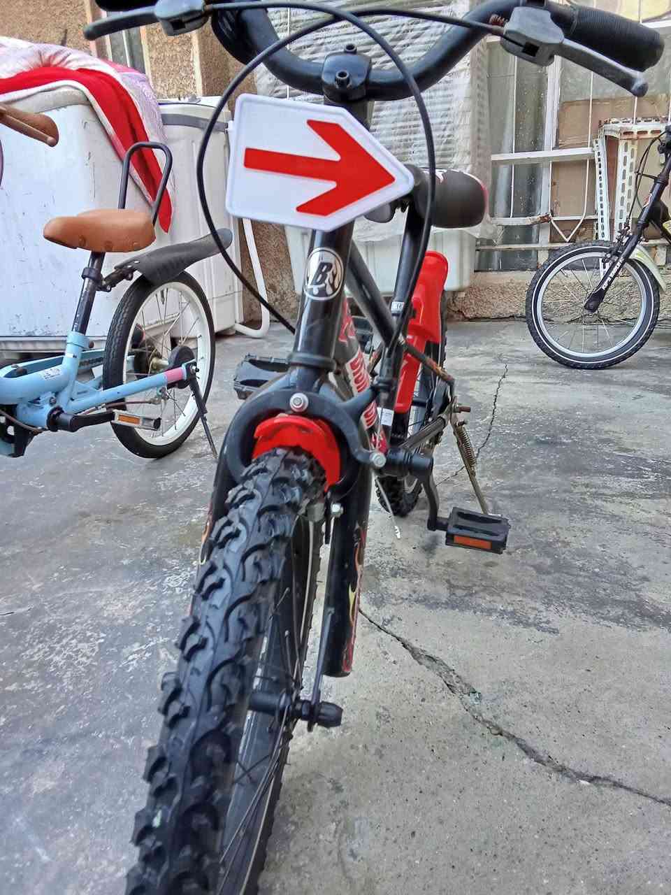 سلام عليكم اخوان بايسكل  حجم 18او16الارزق18والاسود16للبيع يابانية الأصلي من الحاويه سعر القطعه 70 النظافه100  واتساب *********** يوجد توصيل كافة المحافظات
