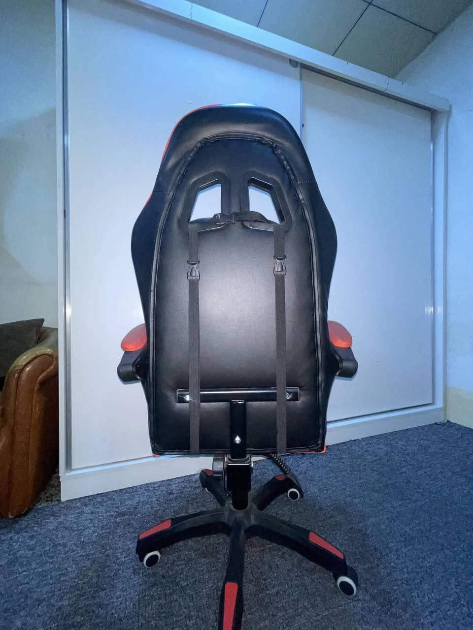 السلام عليكم
كرسي كيمنك مستعمل 
ماركة ريد دراجون 
نضيف 100‎%‎ 
شغال تحريك ارتفاع وضهر 
مسنده وتدليك كهربائي (شغال)
مسند للقدمين 
مابي اي عيب رايده ب 70 الف 
وين ماجان مكانك ادزه الك
***********
