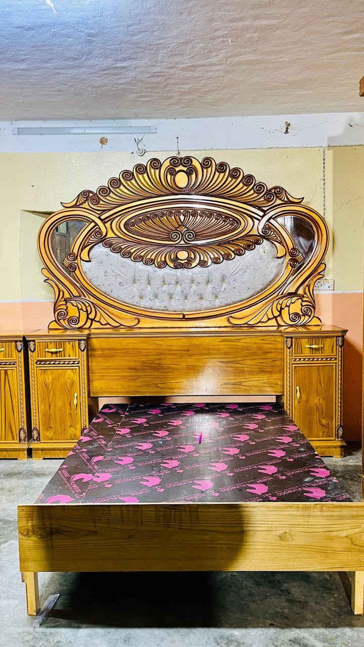 السلام عليكم يوجد غرفه توج ملحق للبيع خشب صاج عراقي اخو الجديد للاستفسار على هاذ الرقم *********** يوجدوتساب
