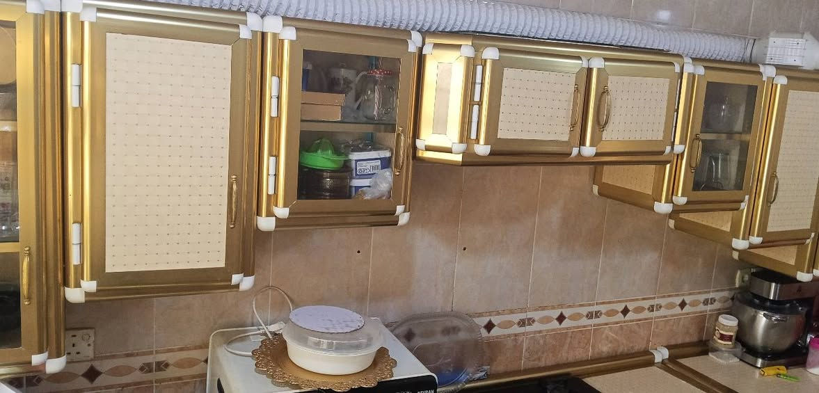 كاونتر للبيع اربع قطع مع الطباخ الملحق 3 امتار و40 سم السنك مع الزاويه 190  ويا الطباخ 175 والزاويه 80 
الرقم***********
