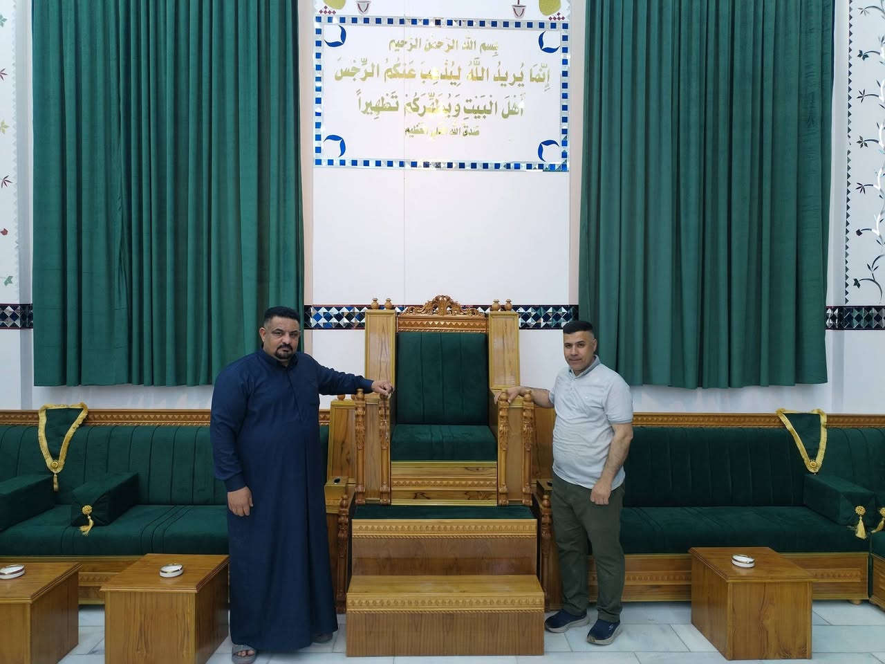 بفضل الله تعالى هذ الديوان الصاج وآلزان المصري والخشب الروسي ومن افضل انواع الاسفنج هاي اكستره ومن اجواد الاقمشة التركي ضمان 10 سنوات زادنا شرف وعلو هذ العمل إلى حسينية ومضيف السيد الجليل الحمزه احمد ابن هاشم الغريفي رضوان الله عليه          العنوان الديوانية الحمزه الشرقي شارع ال مرسول محاور مشروع الماء نعمل كافة الموديلات الصاج وآلزان المصري والمودرين تلفون *********** واتساب @إشارة
