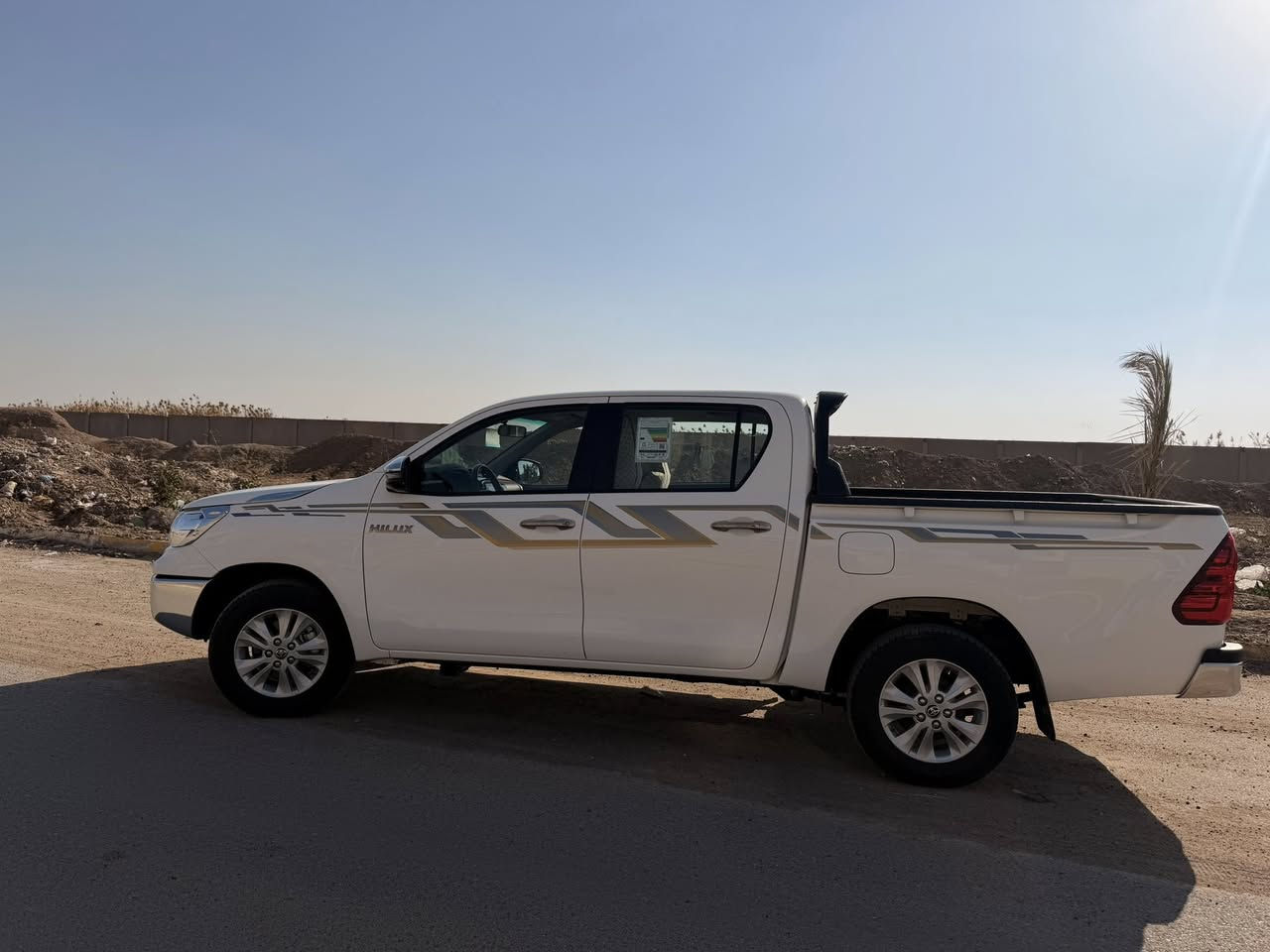 تيوتا هايلوكس موديل 2025 ناصي الكويتي  
ماشيه 4000 بعدها جديده 
مكفوله كفاله عامه طخه ما بيها  
بغداد / الثعالبه
السعر / 320 وبيها مجال 
***********
