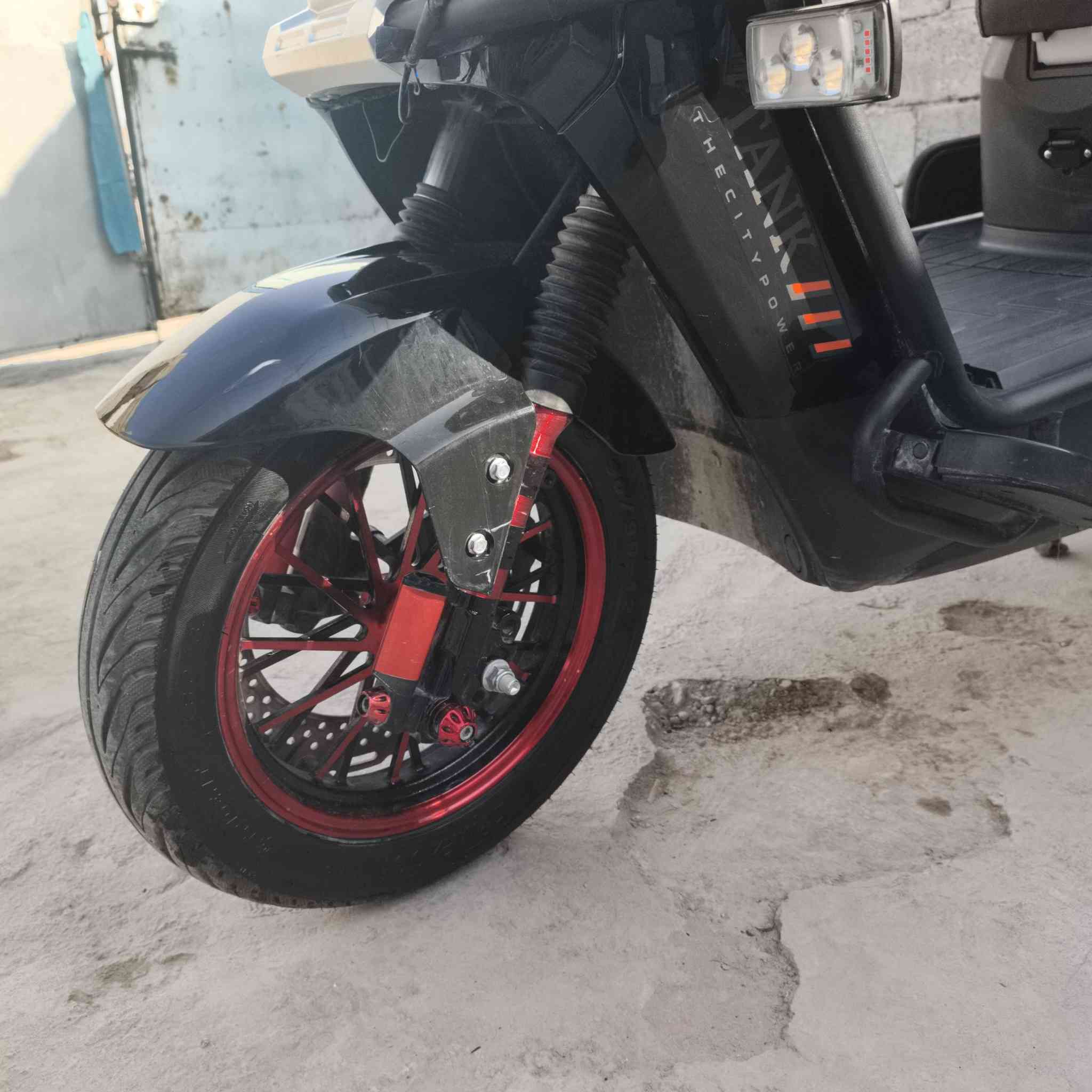 موطور شحن TANK 2025
موطور شحن TANK 2025 ماخذه شهر 11 يوم 25 من معرض بغداد | موجود العقد للتئكيد 

المواصفات ↓
ملف 2000 واط 
سرعة حقيقي بتطبيق ويز 60km
بطاريات | عدد 6 ولي | على الفحص
تقطع مسافة | 40-50 KM
دبلات خلفية غاز 
دبلات امامية غاز
بصمه وسويج و كارت 2×
جنطة + مراية امامية 
اضواء فيدرالي + تركيب خارجي ضوء ضباب قوي
نضافة الموطور | 80٪100

السعر المطلوب بيه | 700 الف دينار عراقي ( قفل ) 

للتواصل | ***********
