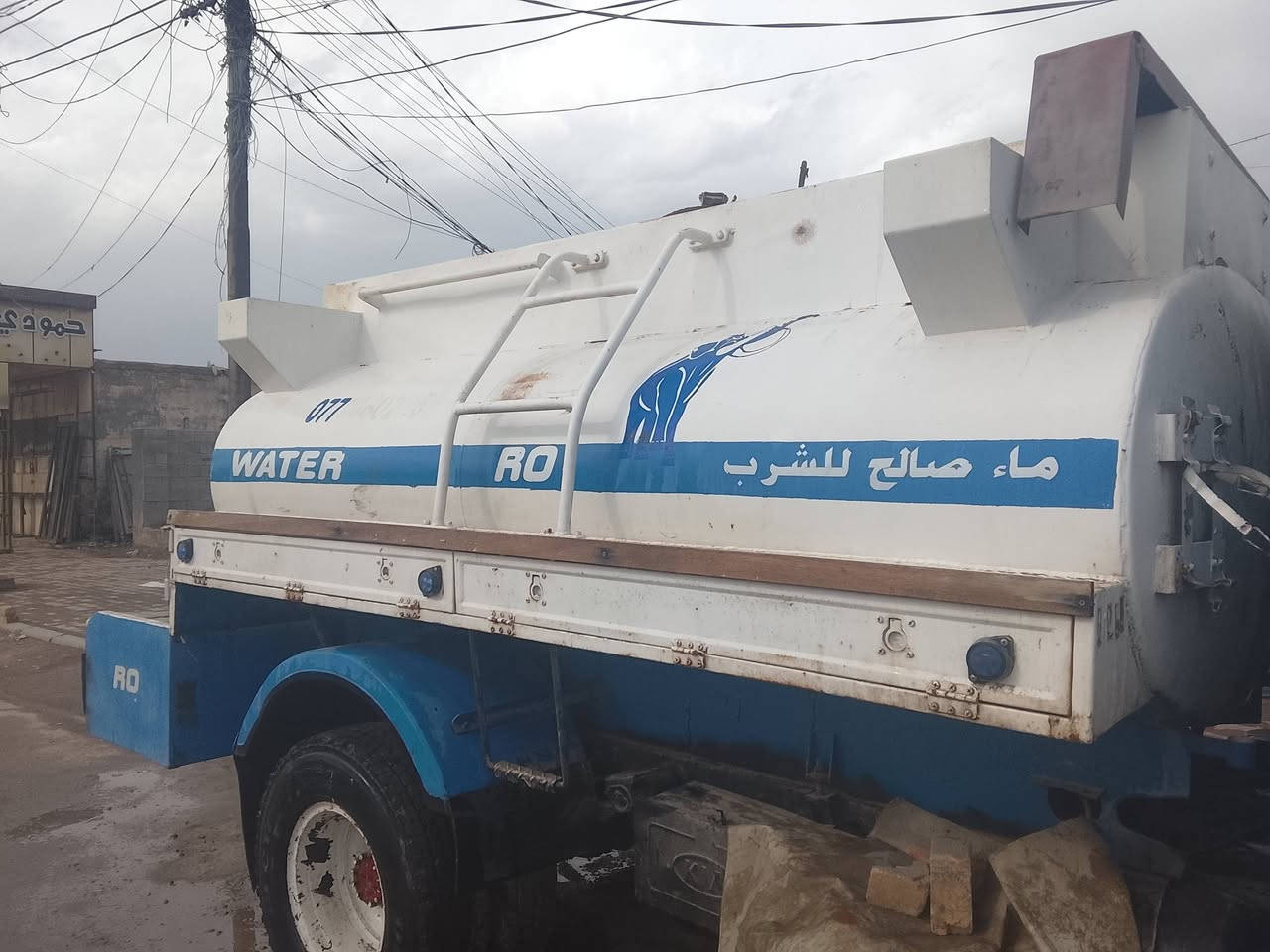 السلام عليكم عندي دنكر للبيع ابيعها كامل تريد بس التانكي سياره شغاله وكامله  ب 32 ورقة  أذا بس التانكي 18 ورقة العماره ميسان قرب مركز الوحده ابو حيدر ***********
