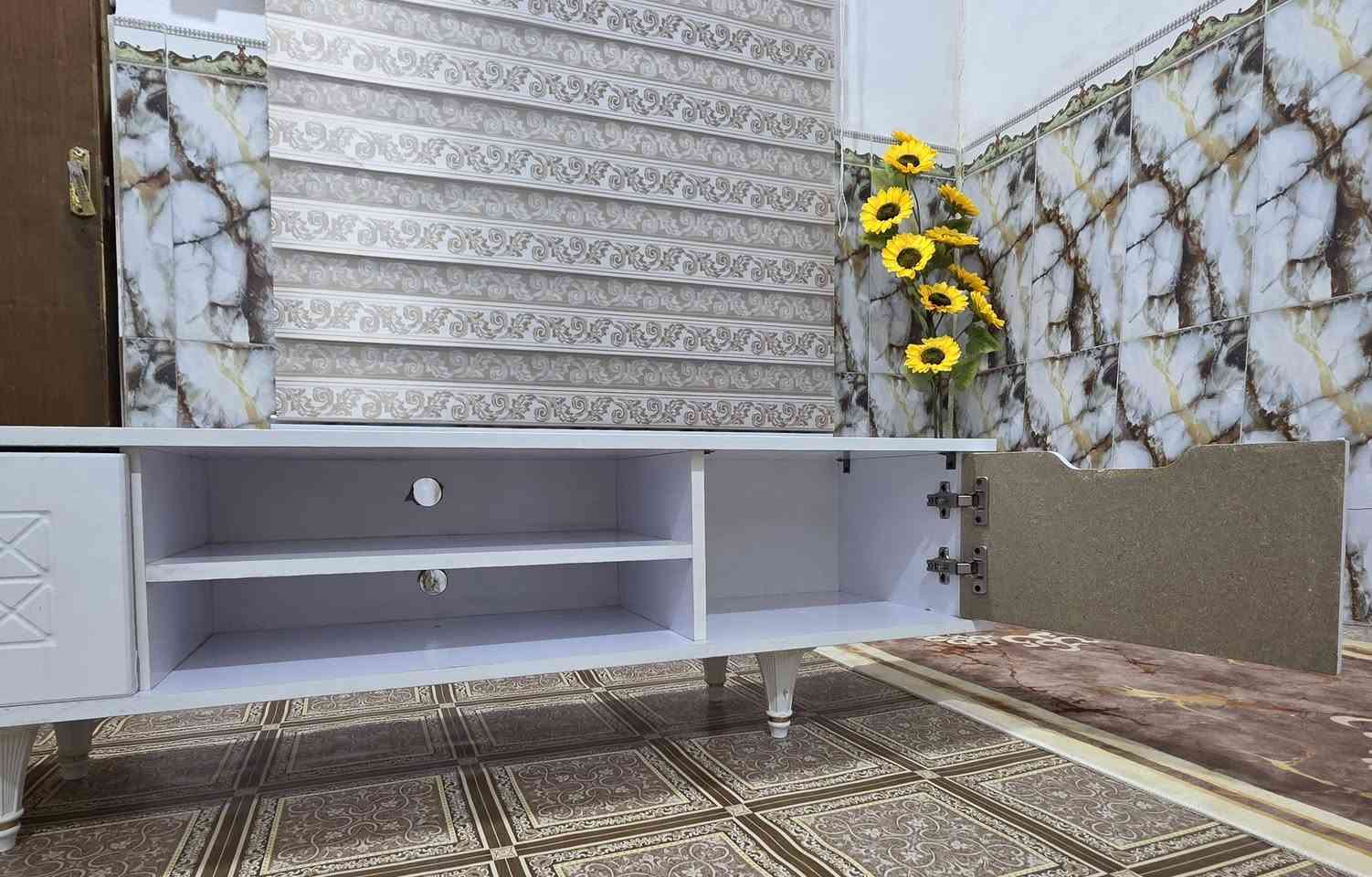 يا الله للبيع ميز بلازمه 2 بوب مستخدم جديد أي ضربه او كسر ما بيه خشب درجة أولى طوله 140سم وارتفاعه 38 سم
السعر : 35 
العنوان : البصره/الحيانيه/قرب سوق القسم 
رقمي ***********
