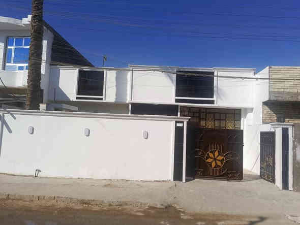 السلام عليكم ورحمه الله وبركاته 
بيت للبيع 200 متر سند اصلي طابو صرف
 بيه اجزه بناء تحويل مباشر بيت كلش حلو بناء طابوك  طابق ونص خريطه البيت بيه 4 غرف نوم كلش كبار بيه استقبال + هول عدد 2 بيه مطبخ حار وبارد + منوار+ ترك خلفي موجود بالصور +حمامات عدد 2 السطح مطبك شتايكر  درجه اولى ومسلط مزاريب  البيت جاهز من كلشي حاليا بيت جاهز للسكن كامل خدمات  ماء كهرباء شارع نظيف بي مجاري 
النصر والسلام مدخل شركة الفارس تقاطع الاولى
البيت غريب ع متوسطة الضحى 
السعر  130 مليون 
الاستفسار اتصل ع الرقم 
***********
*********** 
محمد العسافي 
بيه واتساب
