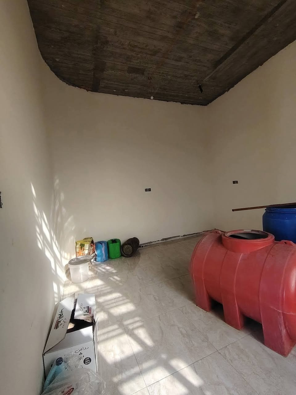 ياالله اسعد الله اوقاتكم بكل خير احبتي
يتوفر دار سكن #طابو زراعي عراقي سند 25 وكالة ونسخه من الطابو ومكاتبه
يتكون من #غرفتين منام #وصاله  #وديوان #ومطبخ وصحيات داخليه وخارجيه وكراج سياره
#العنوان البصره ابي الخصيب محيله طريق الوسطي شارع قمر بني هاشم
#المساحه ٢٥٠ متر 
#السعر المطلوب 68 مليون قابل للتفاوض
#للأستفسارأتصال***********
