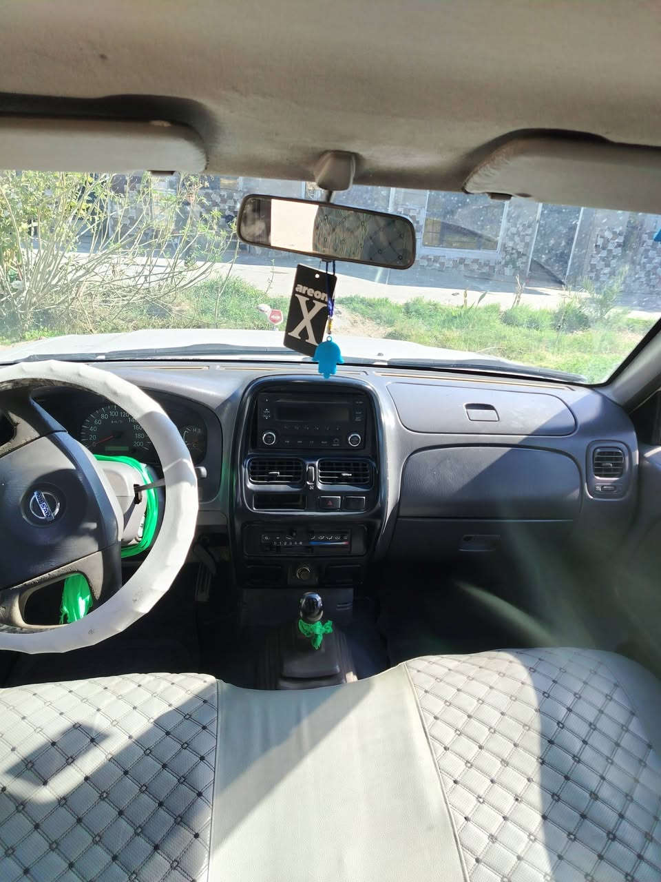 سلام عليكم سياره نيسان موديل 2006سيار بلادي مابيهه قطره صبغ بيهه جراد شويه تبريد  شغال حداديه زينه رقم واسط دولي ***********////***********
