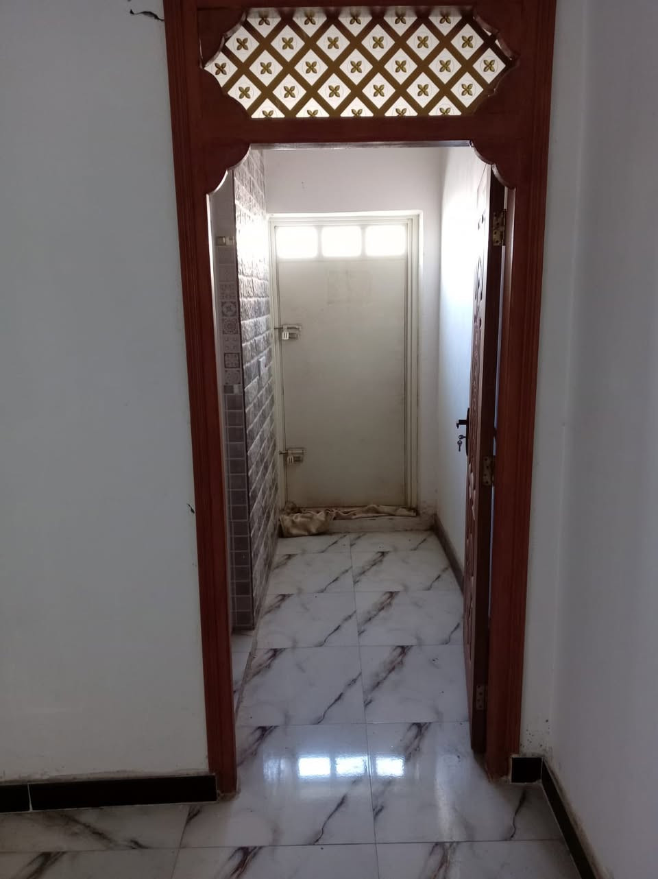 دار سكن طابو صرف في ( حي الزيتون )
مقابيل بيت ( نبيل نور لحمود )

مساحة ١٥٠ م - بناء طابوق - سقف صب كونكريت 
( طابقين ) - طابق 1 - غرفة نوم واحدة + صحيات
طابق 2 - غرفتين نوم + صالة + صحيات 

( ٣ غرف نوم )+ صحيات خارجية 
بناء درجة أول - كل لبيت سيراميك وجاهز من كلشي
( تحويل مباشر )

للاستفسار مراجعة مكتب غازي للعقار   
واسط - الزبيدية - قرب أفران المائدة  *********** 
***********
