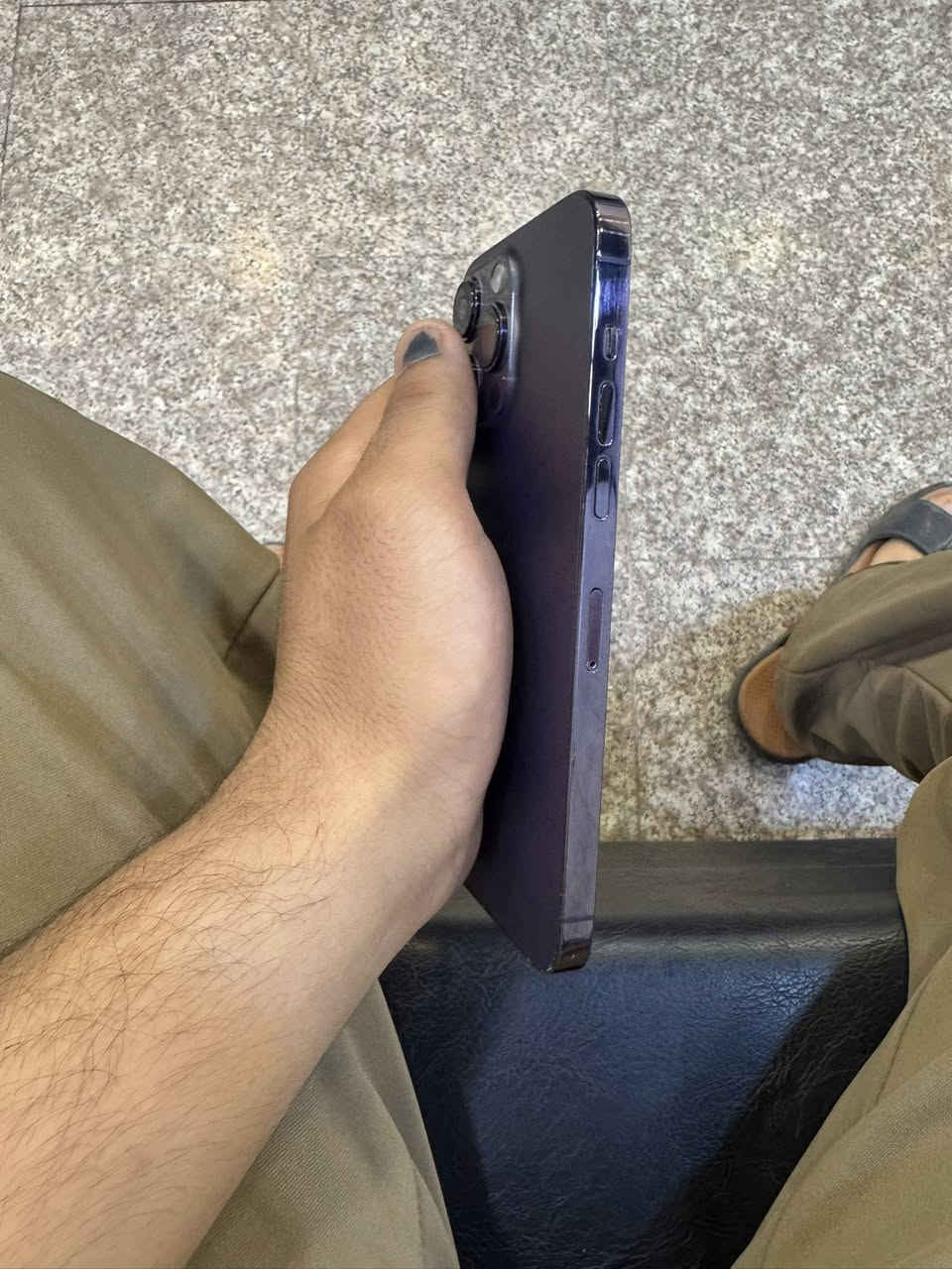 لسلام عليكم 

للبيع ايفون ١٤ برو ماكس 

ذاكره ٢٥٦ 

بطاريه ٨٣ 

شرق اوسطط

تعال افحص بس الكامره بيها مشكله يجوز بالاعدادات ما اعرف 

سعره ٦٧٥ 

للستفسار ***********
