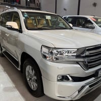 لاندكروز موديل 2017 بريم ماشيه 115 الف مكفوله كفاله عامه السعر المطلوب...