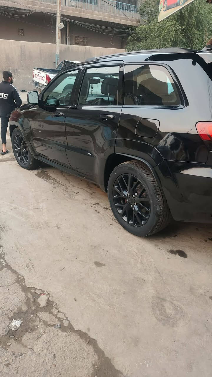 السلام عليكم ورحمة الله 🙏
تحية طيبة الى اخواني الاعزاء في الكروب جميعاً ❤
جيب 2018 امريكي حادثها بارد بالجاملغ الخلفي فقط بأمريكا 
بالعراق صار بيها حادث بابين عليها كت Rt 
السيارة جاهزة رقم بغداد ماشيه 119  فول ماعده الفتحه  
السعر 210 وبيها مجال 
للأستفسار ***********
