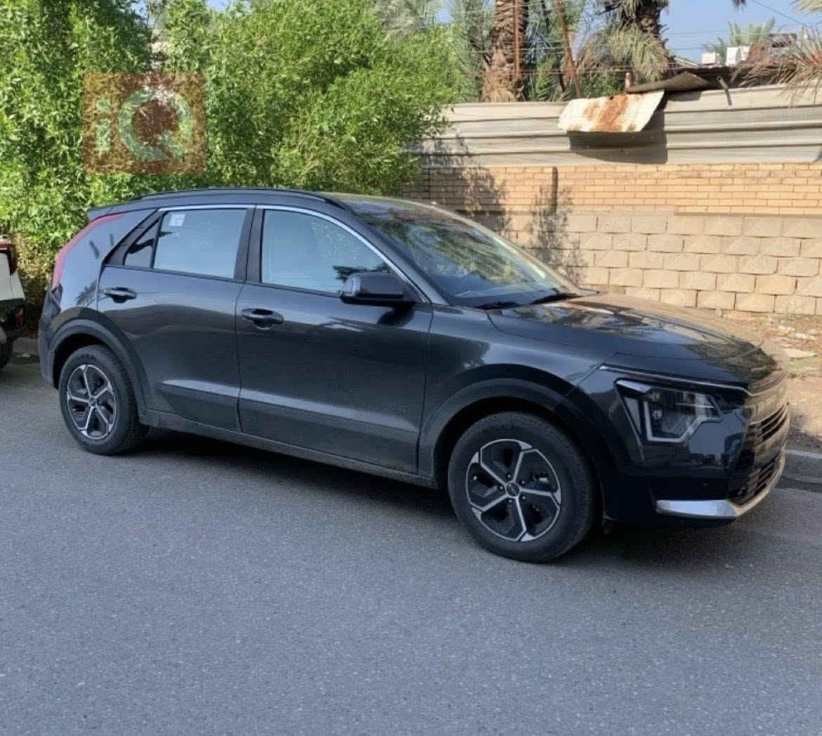 سلام عليكم ،
للبيع:

كيا نيرو هايبرد موديل 2024 

ماشيه48,000 km

هايبرد فئه EX

لون فيلي 

اضائه LED داخليه تتغير مع مودات القياده

هاند بريك كهربائي 

مسند وسطي 

مساحات تخزين 

وحاملات اكواب

رادارات 

مثبت سرعه تفاعلي 

مانع تصادم 

حساسات 360

نقاط عمياء 

نظام المحافظه على المسار 

التحذير عند الخروج من المسار 

تحذير ستيرن عند الخطر (هزاز)

شاشه 

تدعم ابل كاربلاي 

واندرويد اوتو

منافذ شحن تايب سي في الكراسي الخلفيه 

انظمه قياده

السياره كلش حلوه وناعمه جديده 

حادثها جداً بسيط   بنيد ودعامية ❗️

رقم بغداد تحويل ثاني يوم 

السعر 160$ وبيها مجال

مكان السياره صلاح الدين ***********
