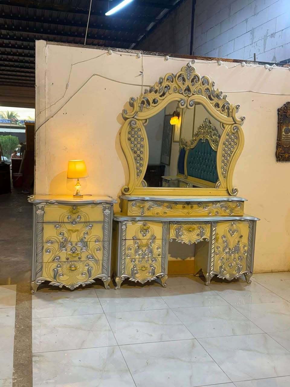 غرفه سلايت موديل حدثي صبغ حراري
السعر ٩٥٠ بيهة مجال ***********🌼🌼
شد نقل داخل بغداد مجاني  محافظات بكروة 
نضافه ٩٠ 
غرفه ضخمه 
ضهره جروجبه براغي
