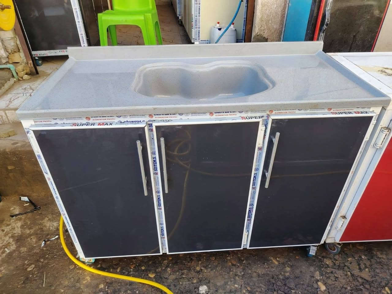 سناكي مرمر جديد غير مستخدم تسكام أو اكو متر أو نص اومتر أو ربع البيع المكان عل شط يم فرع السيد غازي أو منطقة الكربلا ئي يم المسبح عفك الاستفسار اوتتصل *********** اوحتى العنده مراوس أو بيع چنه حاضرين
