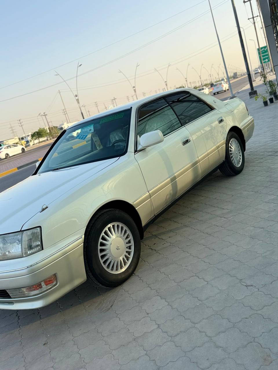 سلام عليكم راس ثور فلات. رقم بصره تسجيل جديد قرار 48. السياره كفاله من الكص والنقل والضربه والعيب شرعي.  سياره مكينه وكير شرط كرتون.  تبريد ثلج.  حداده 100-100. تخم تاير ويل جديد.  دواخل بلكارتون. السياره الف دينار ماتخسر عليها شرط.  سياره جديده كلششش. السعر. 115مجالها كلش كلش قليل هاتف ***********
