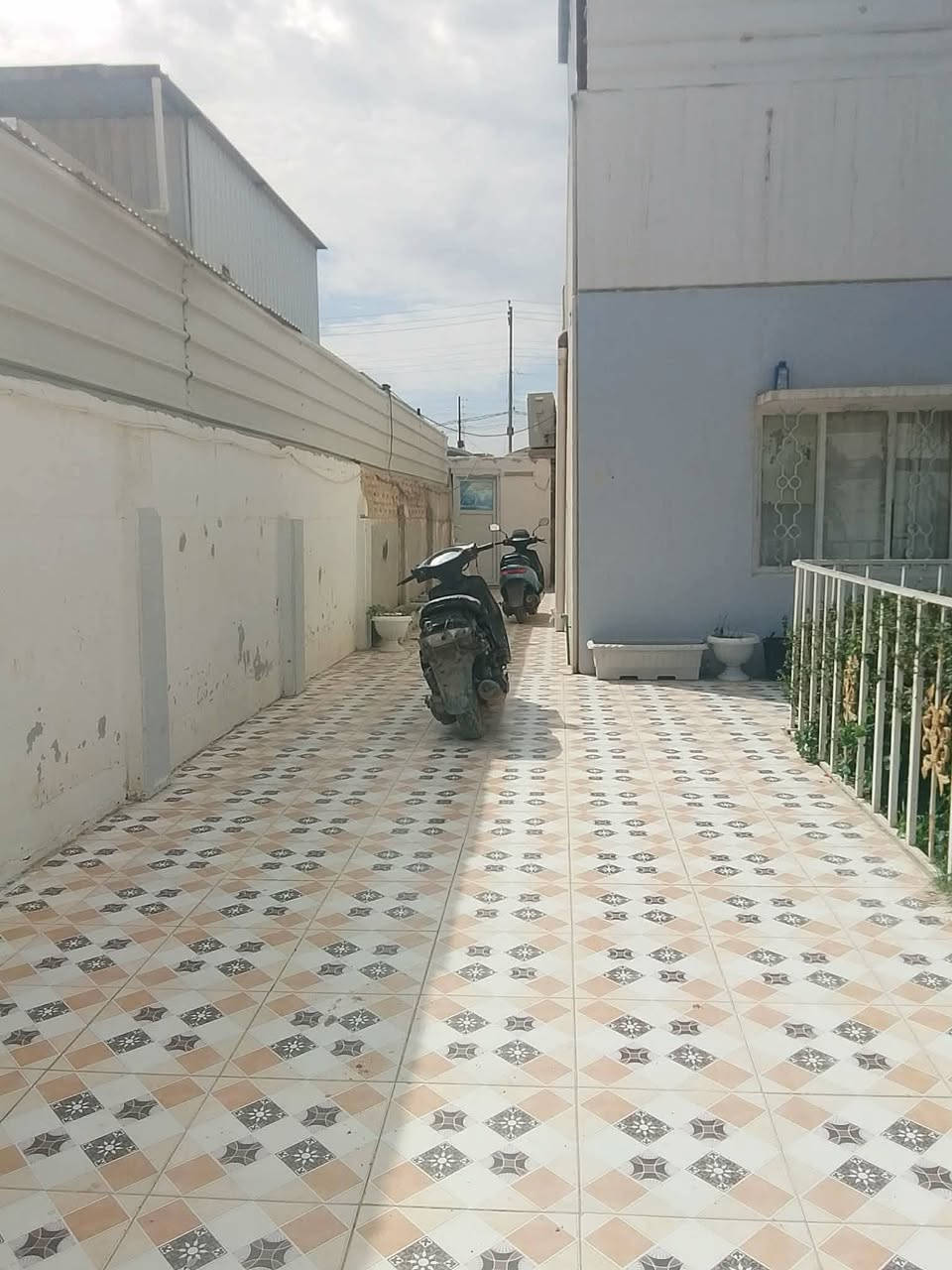 دار سكني للبيع 🏛️ 
_________________

🔰 الموقع #دور_النسيج_دور_الجاهزه
قرب مدرسه المثنئ الابتدائيه
دور العمال

----------------------------------------
🔳 طابو صرف           
🔳 المساحه 250 متر
🔳بيوت الجاهز مع اضافات

--------------------------------

💎 تفاصيل البيت 💎
....
يتكون من طابقين الطابق الاول يحتوي عله استقبال وصاله ومطبخ و ثلاث غرفه نوم  وصحيات بالداخل والخارج وحديقه كراج سياره   الطابق الثاني يحتوي على ثلاث غرف نوم مع مجموعه صحيات
--------------------------------
#السعر_خاص

⚜️ للاستفسار اكثر⚜️
#واتساب_اتصال_***********
