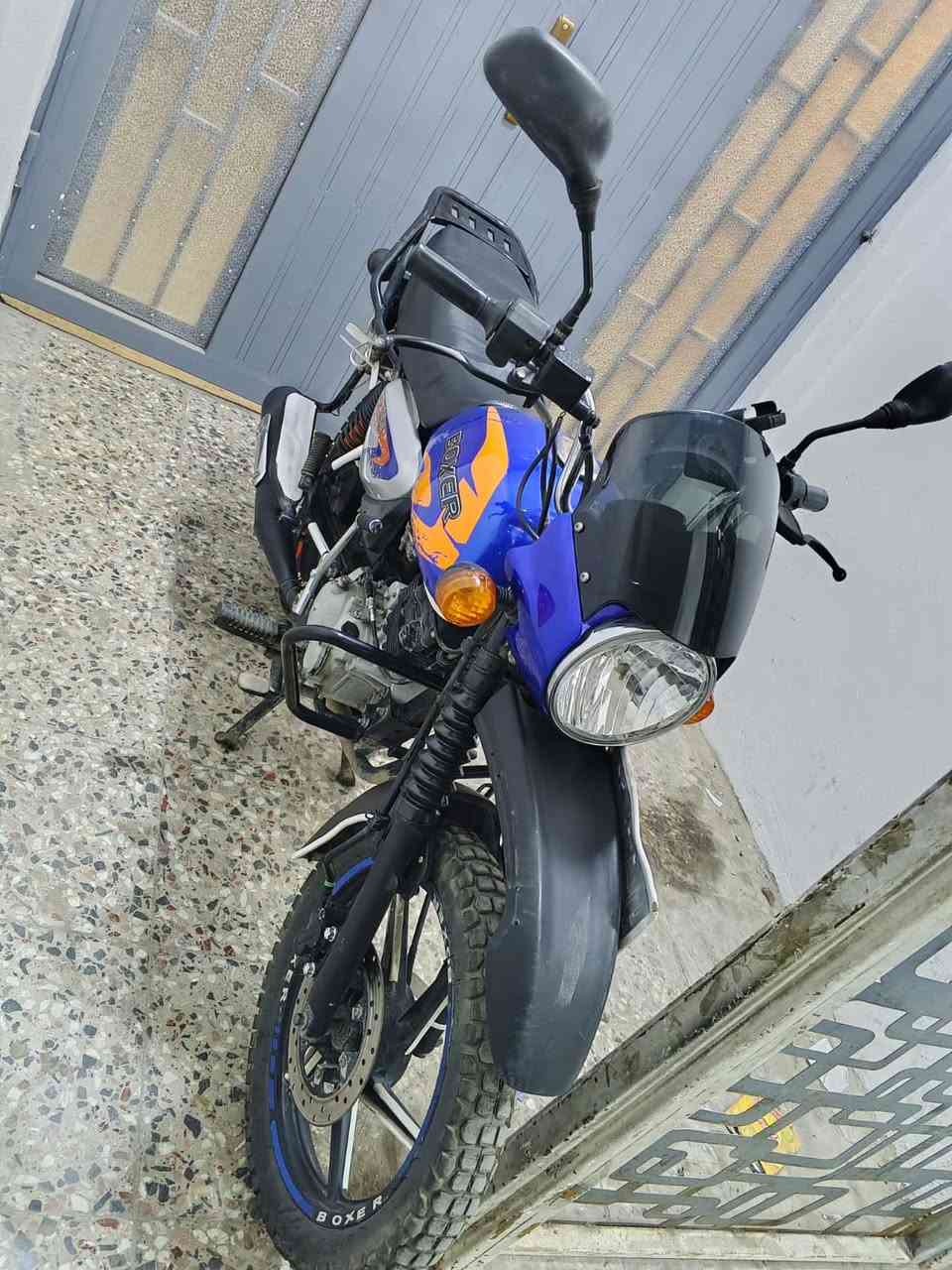 السلام عليكم دراجه بوكسر موديل ٢٠٢٣دخول ٢٠٢٤ كفاله من كلشي جيب فيتر وافحص رقم بغداد بسمي السعر ٢٧٠٠وبيه مجال قليل ***********
