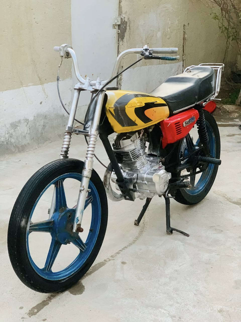 السلام عليكم دراجه بارت بيه تبخير( عوزه بستم) دراجه مرتبه تواير وياله جدد المكان الفهود تقاطع سيد يوشع للتواصل *********** 
السعر225 وبيه مجال للشراي
