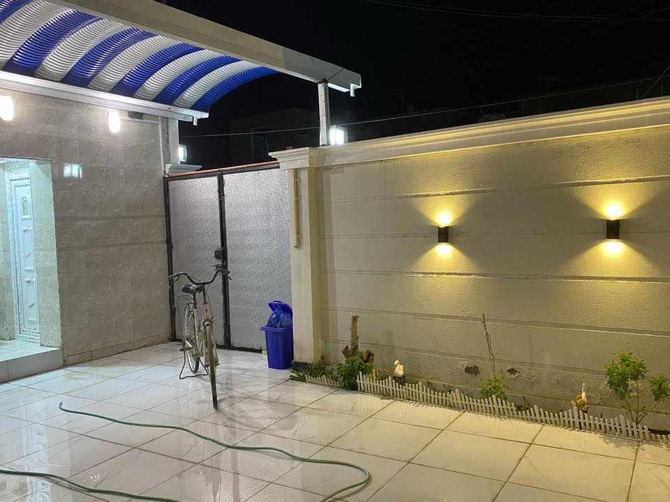 دار سكن طابو صرف 🏡
العنوان حي العسكري🌴🚗

المساحة 200 م 🌃

الطابق الأول 
غرفة نوم🛌 وصاله مطبخ استقبال 🚪
مجموعة حمام  🛁وكراج سيارة 🚙

الطابق الثاني 
غرفتين وصاله حمام  ومطبخ 

السعر 160  وبيه مجال 💵💸
للتواصل الاتصال على الرقم او مراسلة واتساب 📲📞

0780 249 3222
