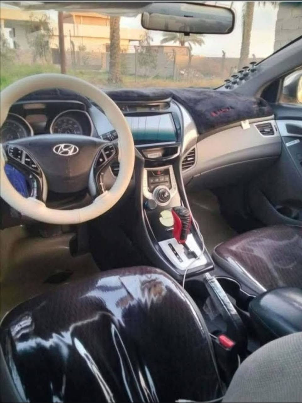 السلام عليكم النترا للبيع سياره كفاله بيها عامه مابيها شيء السياره بيها ضربه خفيفه بل باب مال سايق مرجعيها عل بارد مابينه لسعر 65ورقه لتواصل على هذا الرقم  ***********رقمها بغداد

