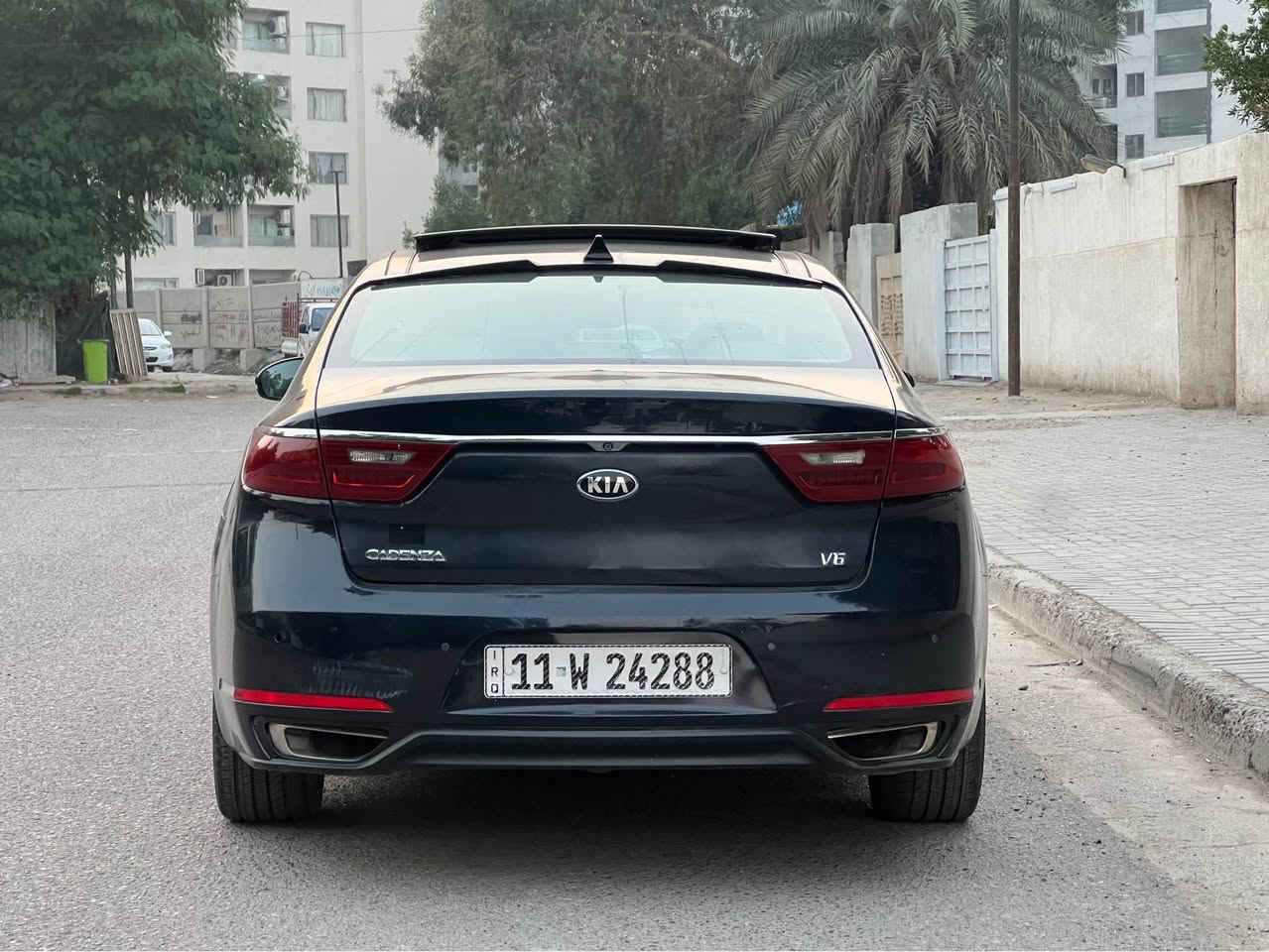 السلام عليكم 
للبيع كيا كادنزا موديل 2017
رقم بغداد وارد امريكي محرك 6سلندر 
ماشيه 93mil
ضررها جاملغ وبابين جهت السايق 
السياره فول مواصفات 
جاهزه من كل النواحي اي نقص مبيها 
السعر 145
وبي مجال للاستفسار ع ***********
مكان السياره بغداد السيديه بغداد, العراق
