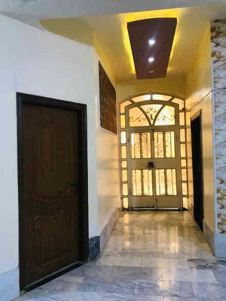 يعلن مكتب المرتضى للعقارات عن توفر
بيت للبيع ، في الاربع شوارع ، قرب مستشفى الثقلين ، موقع ممتاز
طابقين ، بناء 2017
ملاحظة / الطابق الارضي بناء طابوق والثاني فرمستون
المساحة / 250 متر
الواجهة / 12.5 متر
يحتوي الطابق الارضي على / 3 غرف وصالة واستقبال ومطبخ وكراج وحديقة وصحيات
الطابق الثاني / 4 غرف وصالة وصحيات
سعر البيت / 500 مليون

توجد لدينا عروض اخرى
للأستفسار الاتصال على الارقام التالية
قسم البيع / *********** - ***********
قسم الايجارات / ***********
نستقبل كافة العروض والاعلانات نشرها وترويجها مجانا
عنوان المكتب / الجنينة / شارع جامع الكرناوي / مقابل فتافيت سنتر
