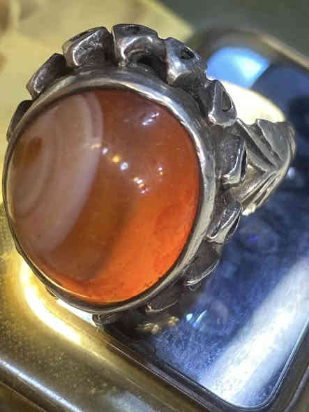 خاتم سليماني قديم احمر سعره 100 السكن بغداد ***********
