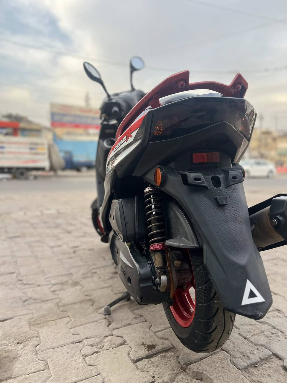 السلام عليكم للبيع سكنس لدشمعه ياباني  (خطين نوزل ) ماشيه ١٤ الف حقيقي بس الحديث شاشه الكترونيه عداد بانزين نظام فحص شحن الباتري نظام فحص الدهن دراجة جديدة مال رمبه او اوراقها كامله دراجه بيها محرك يخبل وبرغي ما مفتوح بيها بشرط جيب فيتر وأفحص والدراجة إذا تجي وتشوفها مو نفس الصوره تاخذها بلاشما ابيع إذا متجيب فيتر ويفحصها دراجه مال جناي كفرات بلاديه محرك بلادي كولشي بيها بلادي تفتح سويج بس تدوس دكمت لسلف تشتغل مكفوله من الشخط اكفلك التاير  إذا بيه بنجر ارجع او اكول أكفلك التاير إذا بي بنجر تعال وشوفها بعينك السعر 10  أوبيها مجال قليل لان دراجه رمبه)تجي تاخذها من باب البيت مكاني
بغداد الكرخ  📞
***********
