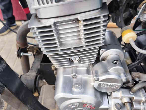 سلام عليكم مكينه كربلائيه 200 البيع مكينه ما مفتوحه بس كايمه سعره 175 وبيه مجال مكاني حيانيه ***********
