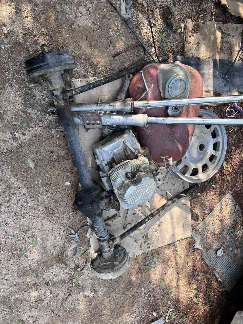 للبيع مكينه شغاله اكسن شغال ولباقي كدام العين ***********
