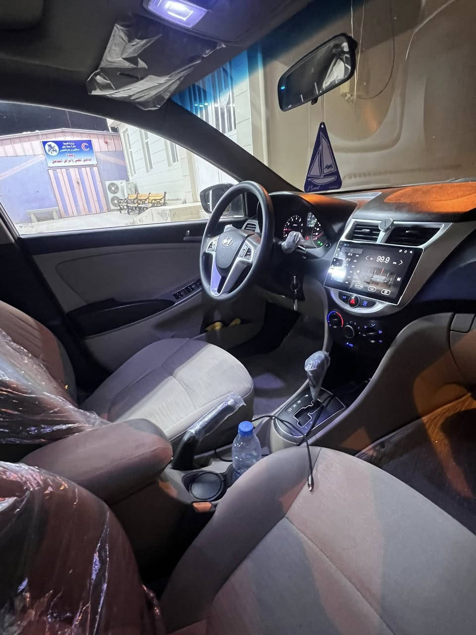 السلام عليكم
اكسنت للبيع خليجي 
2017 
كفاله عامه من كولشي 
ماشيه ١٣٥ 
رقم بغداد
فتحه 
شاشه 
ويل كب 
باسمي 
***********
