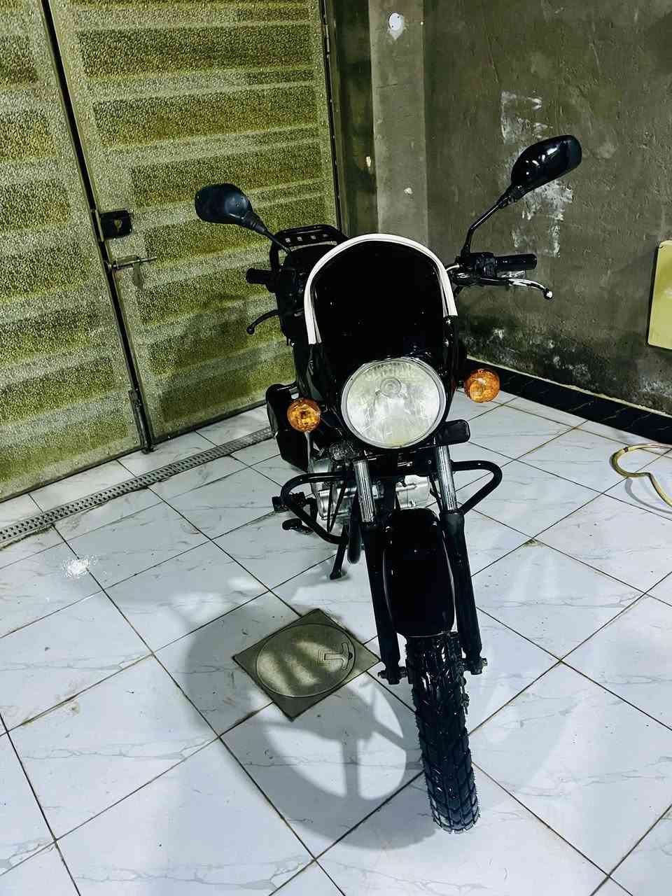 سلام عليكم بوكسر صيني موديل 21 منزله على ايدي من الوكيل مبدل فقط بوش وكاله الدراجه ستعمال شخصي مكاني كوت زين القوس شراي اتصل***********
