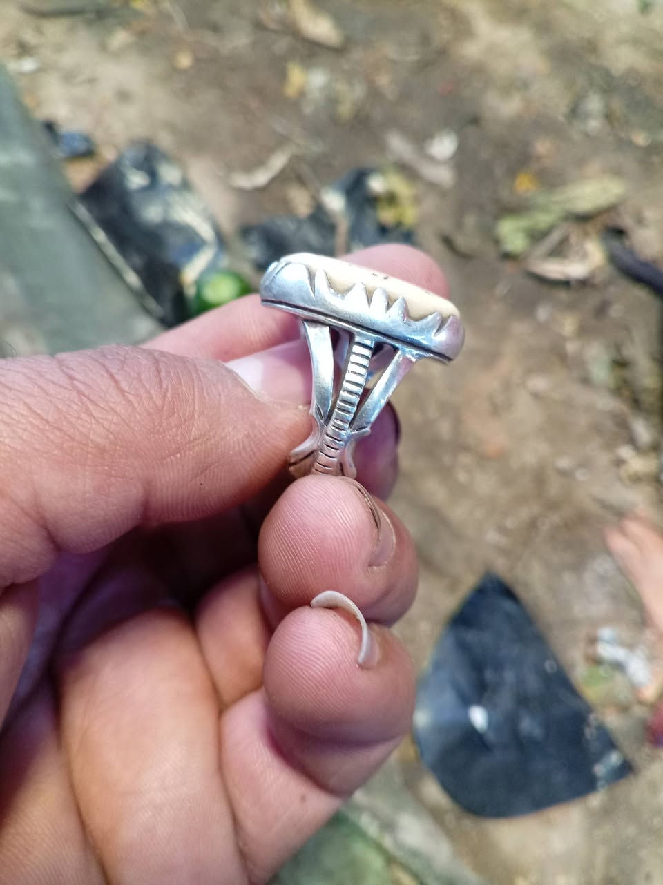 محبس نوادر عطف خرزه قديمه وصياغه فظه يدوي فول فساد سعر ٧٥ اتصل *********** مكاني سماوه
