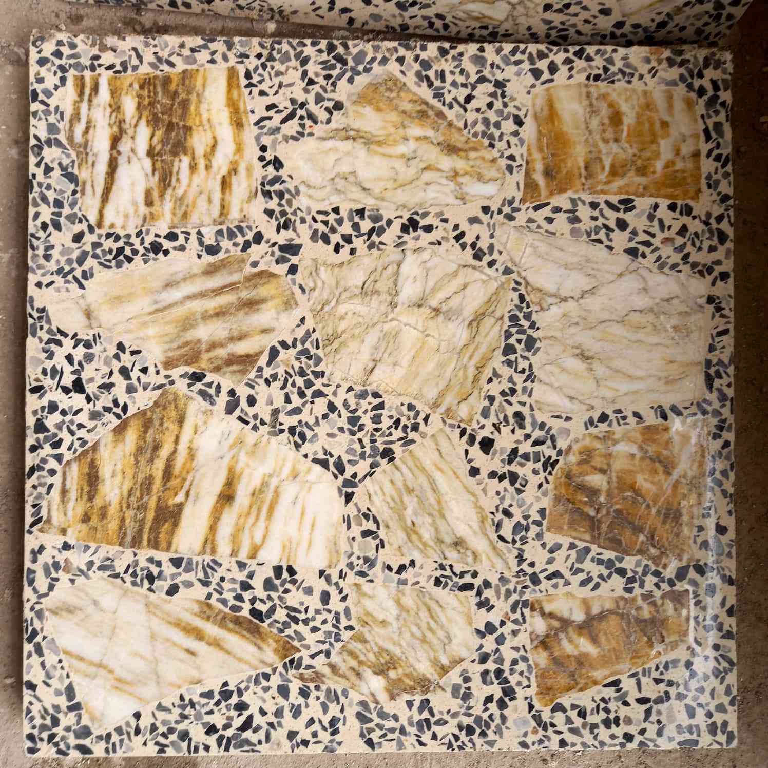 معمل كاشي الشاكرين
**🏠✨ معمل الكاشي الخاص بنا يقدم لكم أفضل أنواع الكاشي لتبليط الأرضيات! ✨🏠**
معمل كاشي الشاكرين لانتاج جميع انواع الكاشي 
هل تبحثون عن كاشي عالي الجودة لتزيين أرضيات منازلكم أو مشاريعكم؟ 🏗️  
معمل الكاشي لدينا يقدم لكم تشكيلة واسعة من الكاشي المصنوع بأعلى معايير الجودة، وباستخدام أفضل المواد الخام، مما يجعله الخيار الأمثل لتبليط الأرضيات!  

**✅ لماذا تختارون كاشينا؟**  
- جودة عالية تدوم طويلاً.  
- تشكيلة متنوعة من الألوان والتصاميم تناسب جميع الأذواق.  
- مقاوم للخدوش والبقع، وسهل التنظيف.  
- توصيل سريع ومريح إلى موقعكم.  

**📸 تصفحوا صور منتجاتنا في الأسفل وتعرفوا على تشكيلتنا الواسعة!**  

  

**📞 للطلب أو الاستفسار، تواصلوا معنا عبر:**  
- الرسائل المباشرة على الصفحة.  
- الواتساب:
 [*********** واتساب
‏‪*********** واتساب ]  
- الهاتف:
‏‪***********  
***********اتصال ]  

**📍 العنوان:** [ الموصل كوكجلي المنطقة الملوثة]  

لا تفوتوا الفرصة للحصول على أفضل كاشي بأسعار تنافسية! 🏭  
نحن في انتظار طلباتكم! 😊  

---

**#كاشي #تبليط_أرضيات #مواد_بناء #عروض_خاصة #توصيل_جميع_مناطق_الموصل #معمل_كاشي**
#الشاكرين
