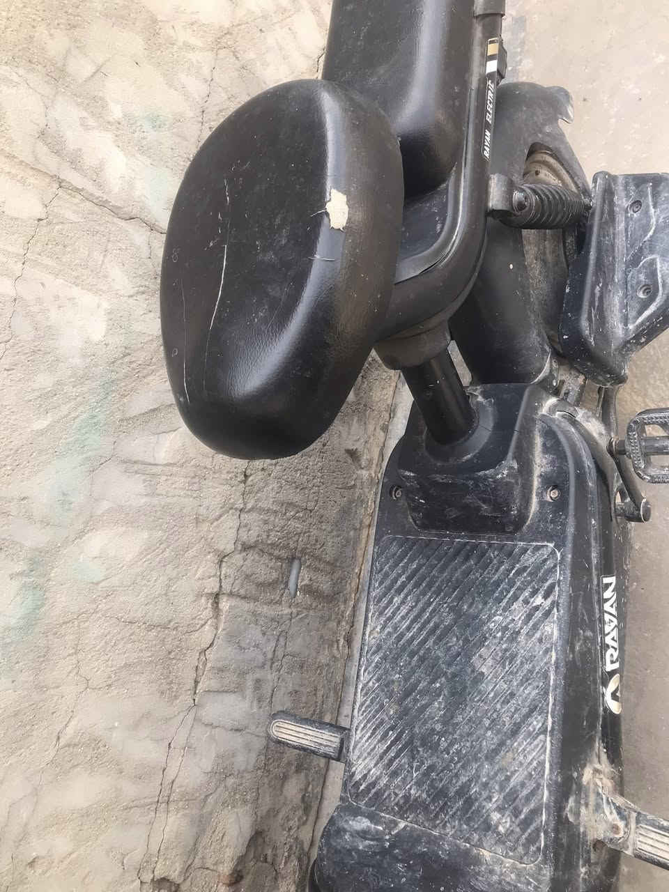 بغداد قضاء المحموديه
السلام عليكم شباب 
دراجه حجم ١٤ للبيع 
عوزه بنجر بس كفاله عامه جديده مابيهه غير بس تاير الي وره مبنجر 
للبيع السعر ٢٥٠ وبيهه مجال للطيبين
الاستفسار *********** كورك تمام 
تحياتي لكم مستعجل على بيع
