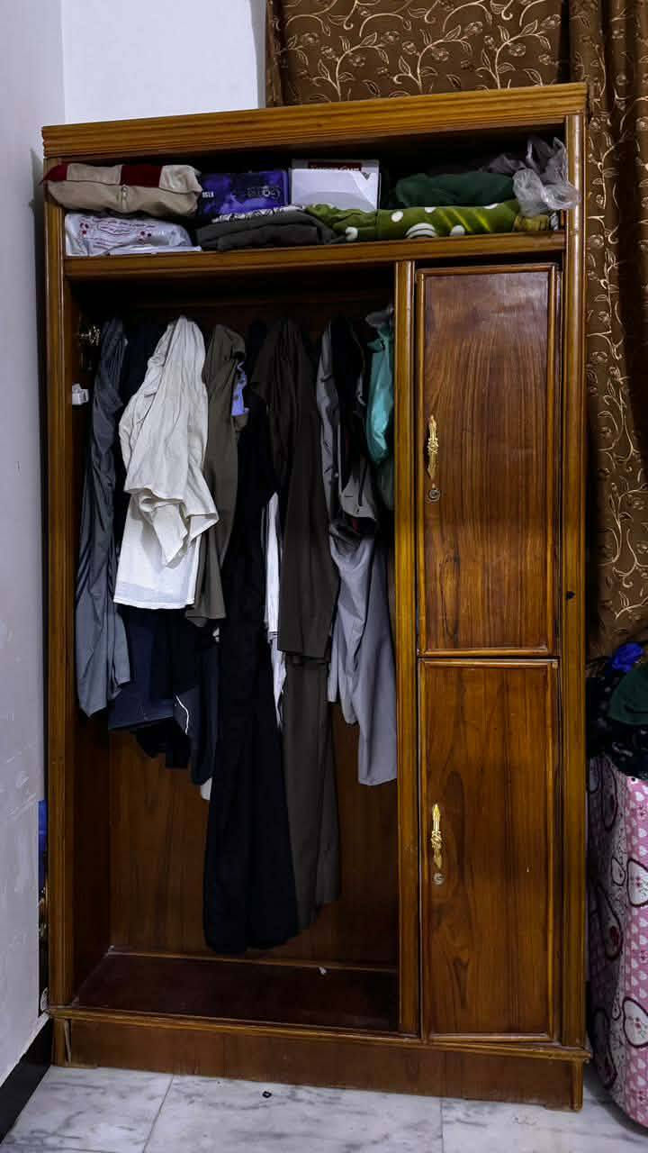 للبيع غرف خشاب تسكام ست ابواب كامله هي وملحقاته االلاستسفار الاتصال على الرقم ***********
