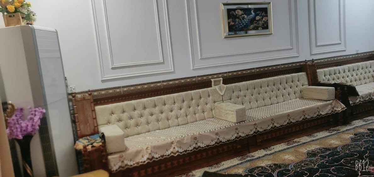 الدار للبيع 
قضاء الحي الكرادة 
بناء حديث
 مساحه 500م 
السعر 150وبيه مجال للشراي 

اتصل ع رقم ***********
